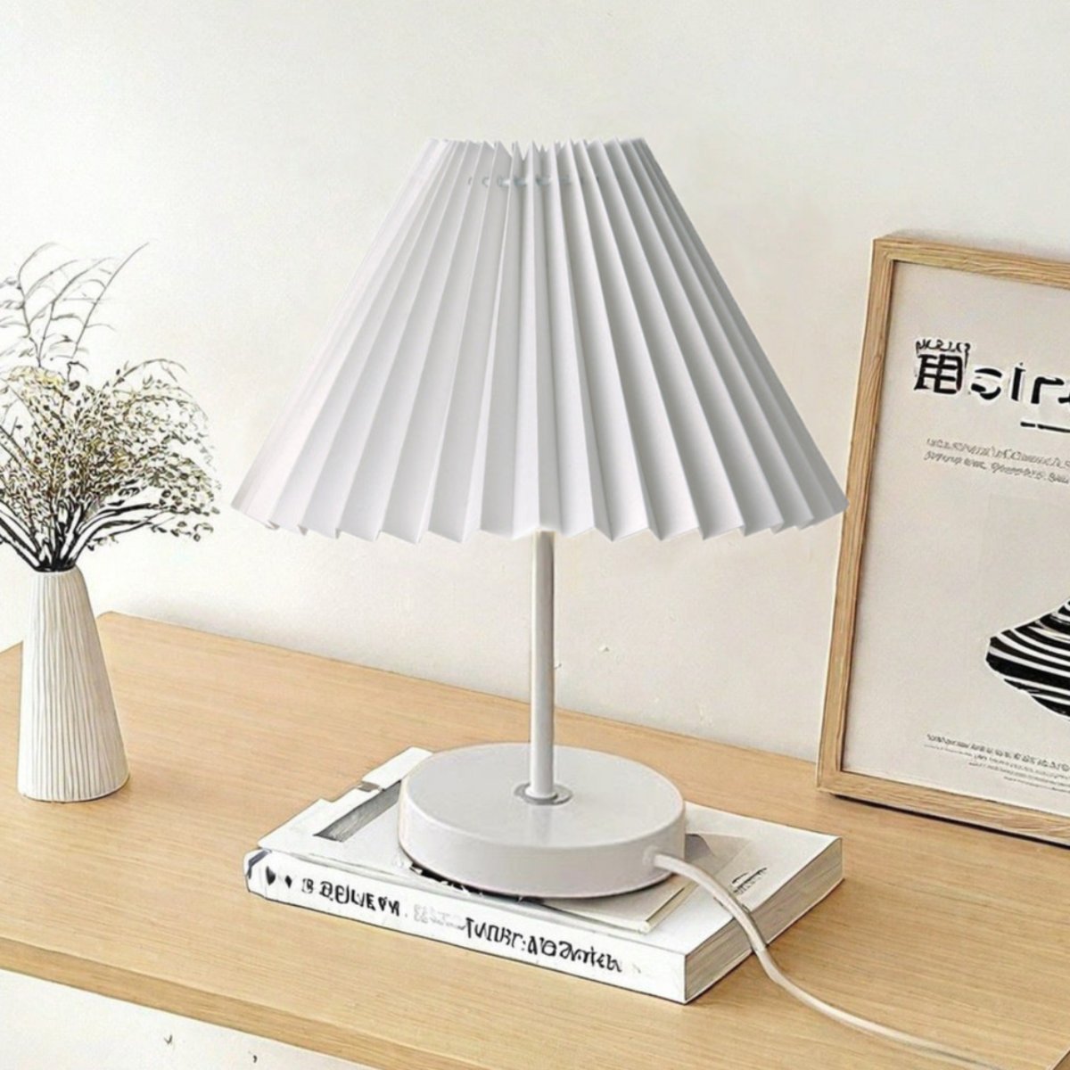 Veska | Pleatique Bordslampa Vit Vit
