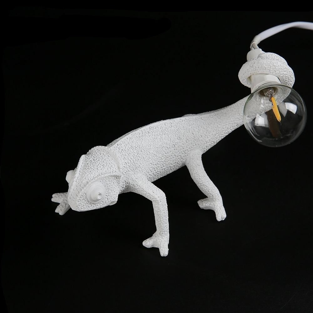 Veska | Resin Lizard Table Lamp - Elegant Lizard Table Lamp made of Resin for Modern Interior