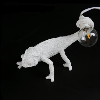 Veska | Resin Lizard Table Lamp - Elegant Lizard Table Lamp made of Resin for Modern Interior
