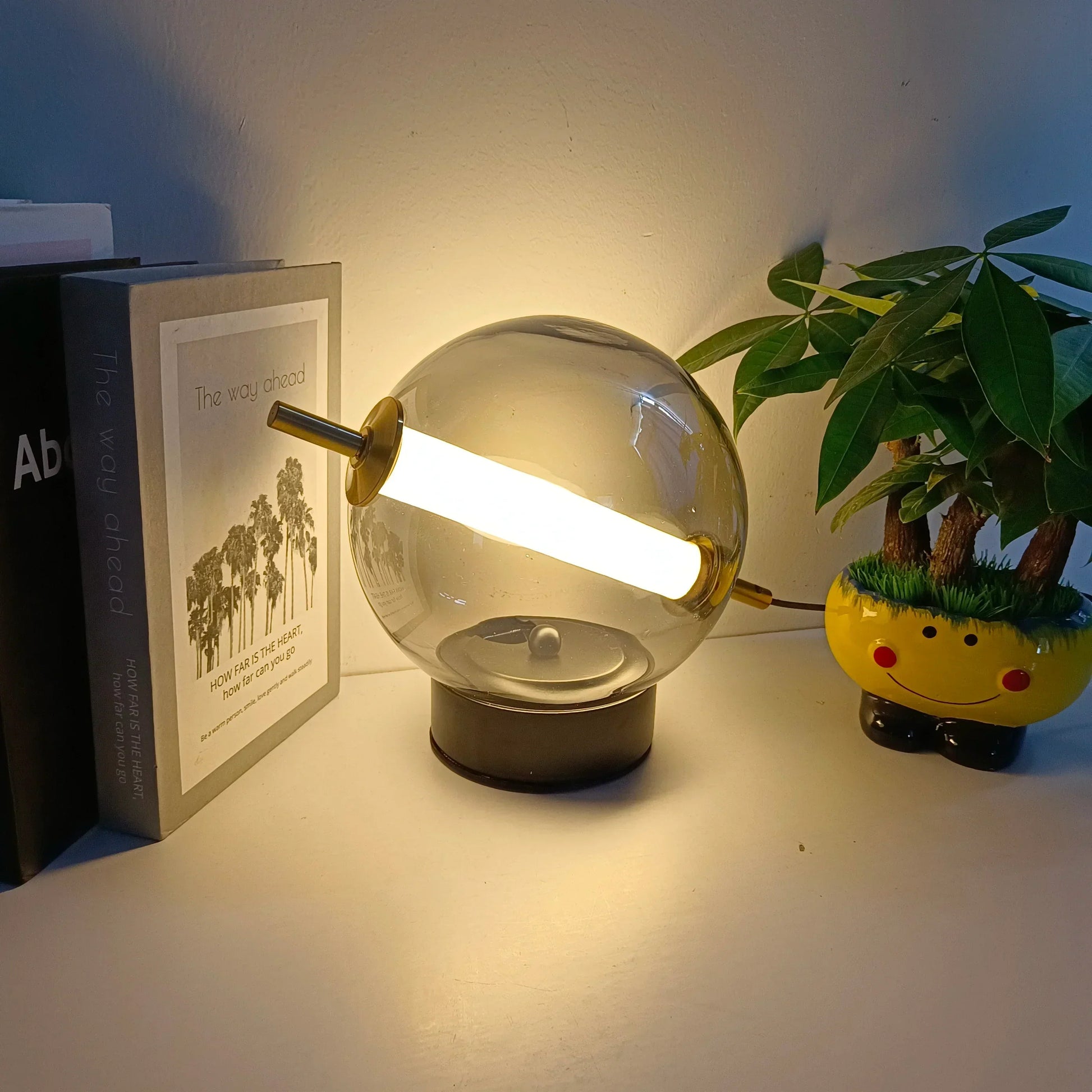 Veska | Retro Glastabellampa med Varm Glöd - Tidslös Elegans