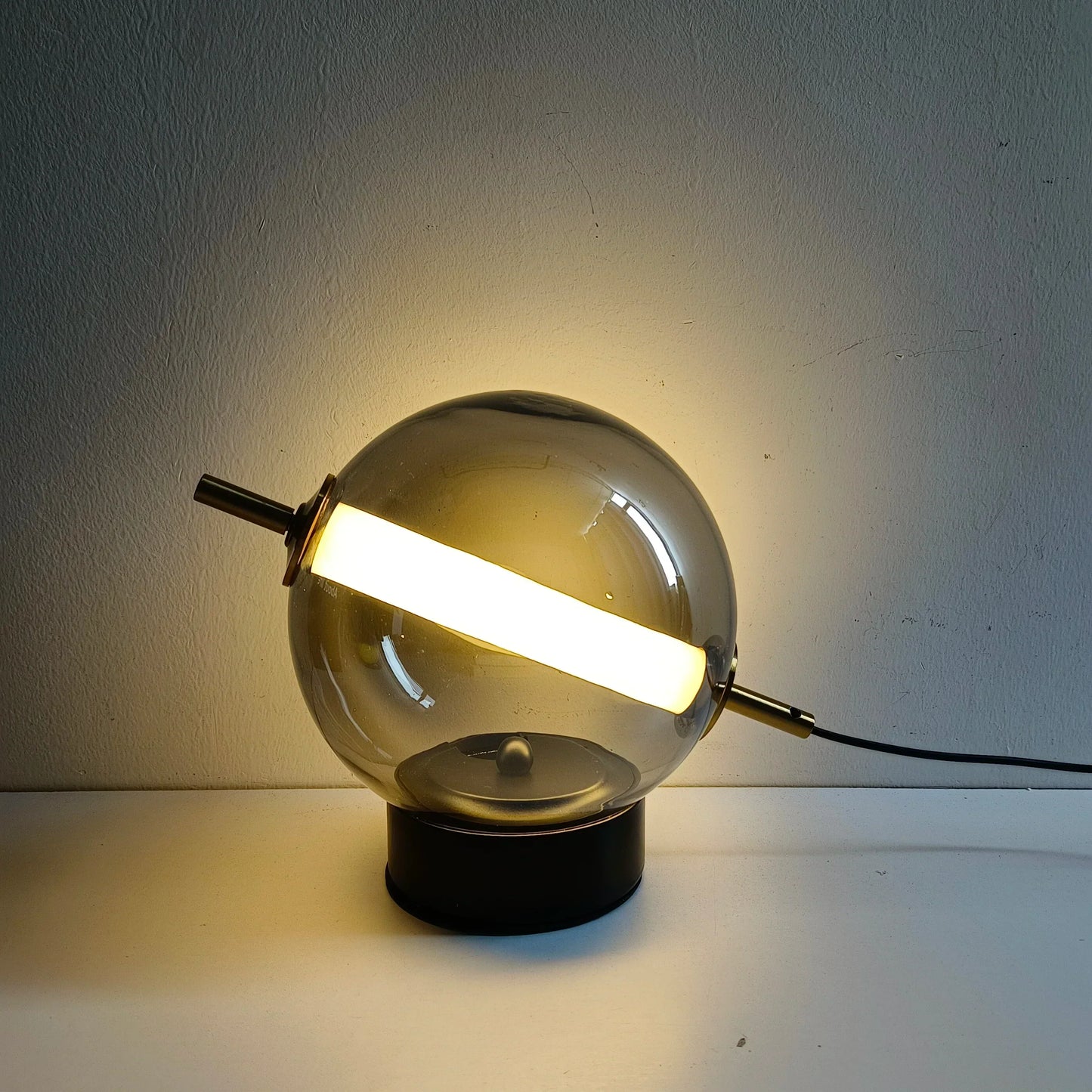 Veska | Retro Glastabellampa med Varm Glöd - Tidslös Elegans