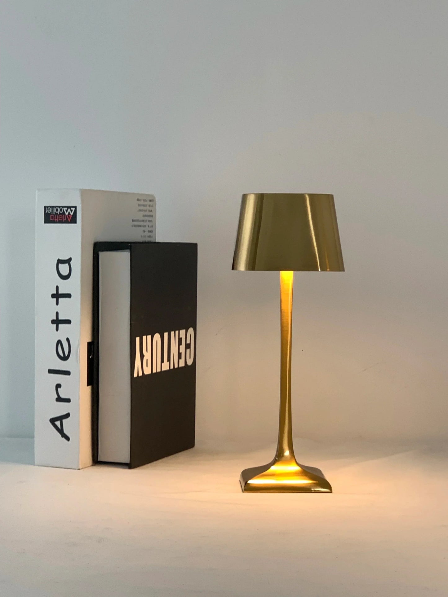 Veska | Seraphine Lumière - Trådlös Uppladdningsbar LED USB Fyrkantig Bordslampa Guld
