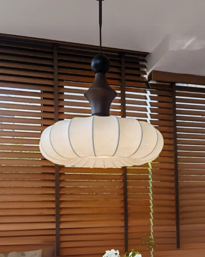 Veska | Silkeslen Bordslampa med Varmt Ljus