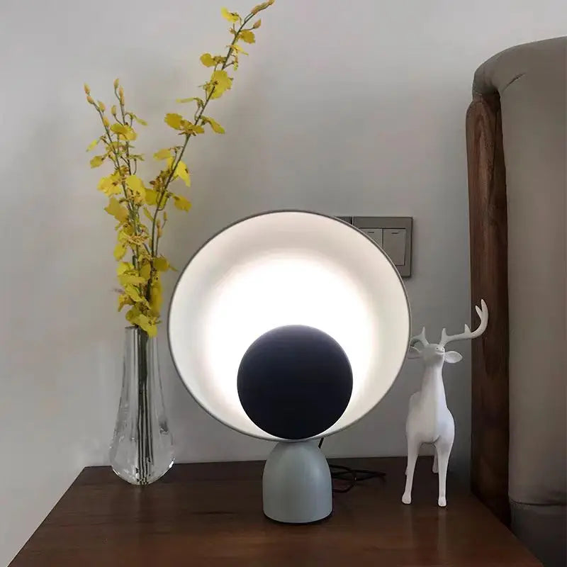Veska | Skandinavisk Elegans: NordicRadiance Design Bordslampa