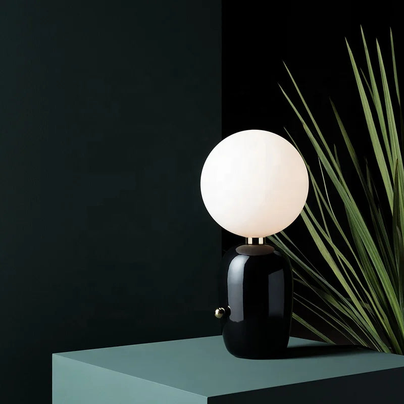 Veska | Skandinavisk Lyx Bordslampa: WinterGlo Belysning med Stil