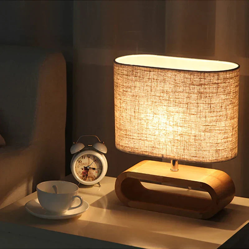 Veska | Skandinavisk Trä Bordslampa – Elegant och Handgjord