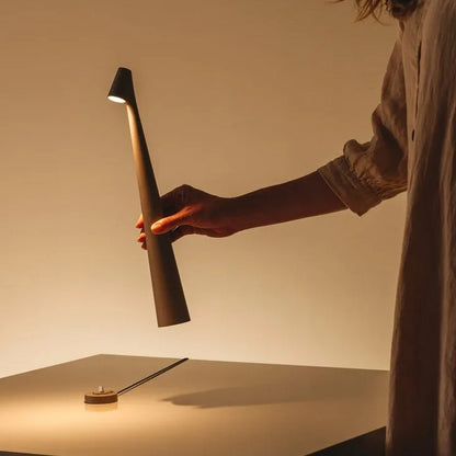 Veska | Skulpterande Bordslampa Trådlös LED-lampa Solid Aluminium 10000mAh Batteri 3-Nivå Dimming CRI 90 USB-C Laddningsport Varm Vit 2700K