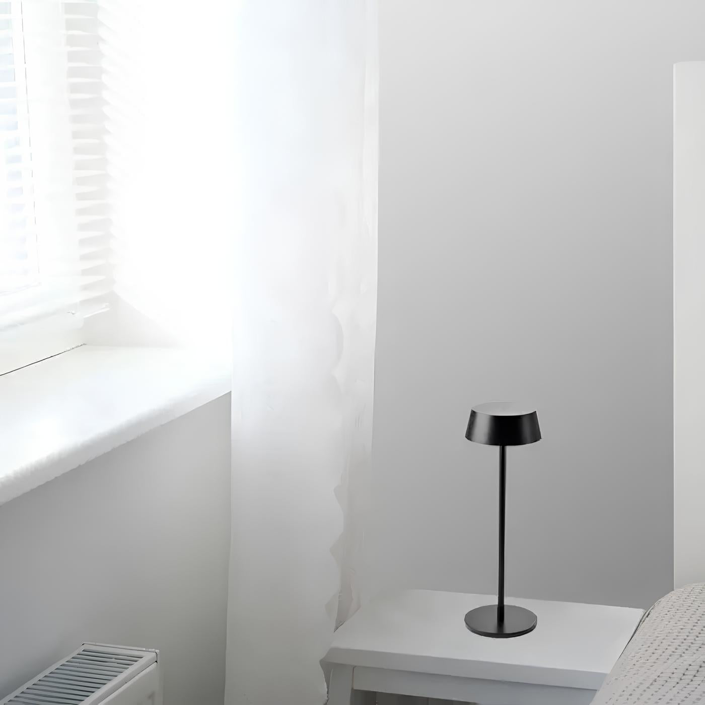 Veska | Snygg Modern Bordslampa