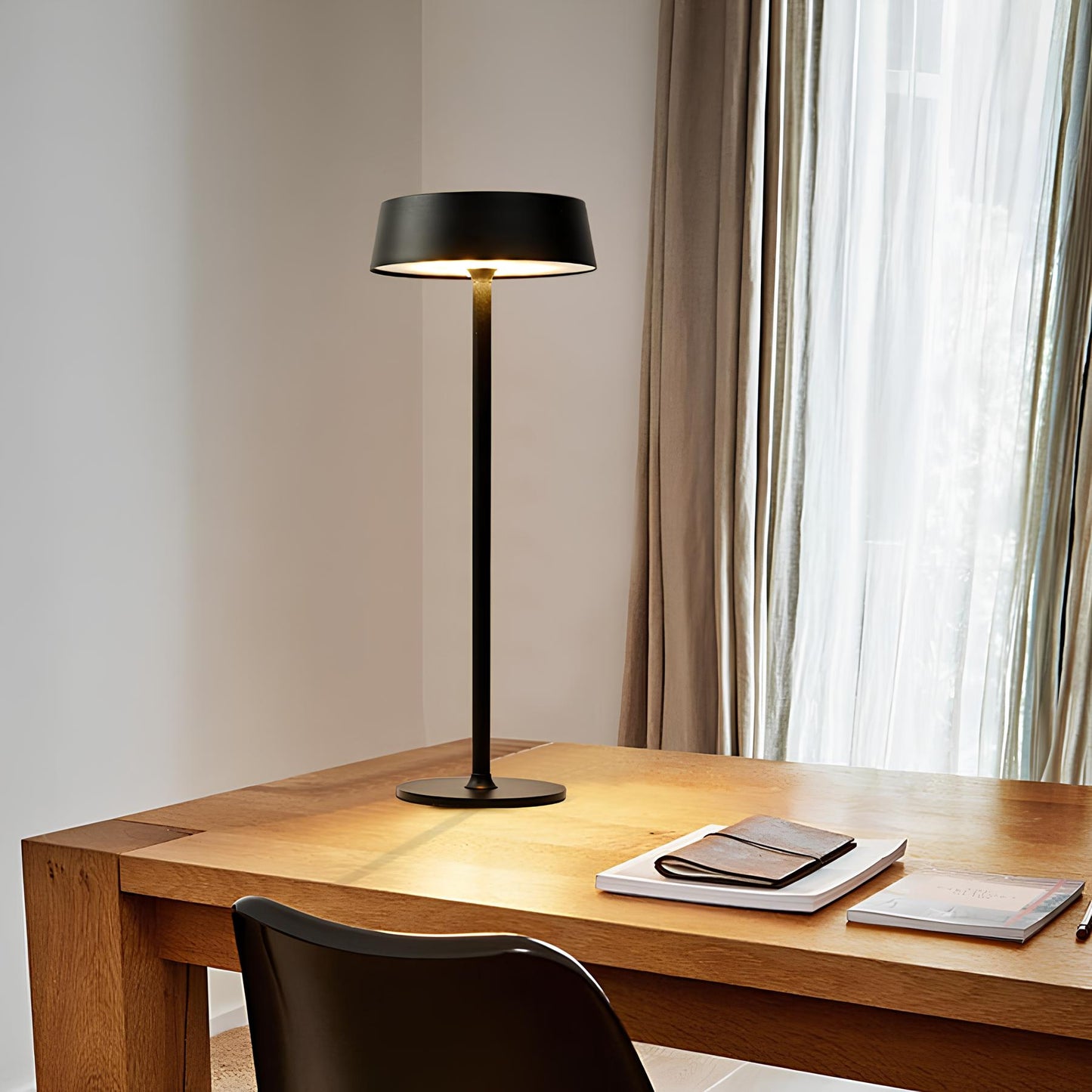 Veska | Snygg Modern Bordslampa
