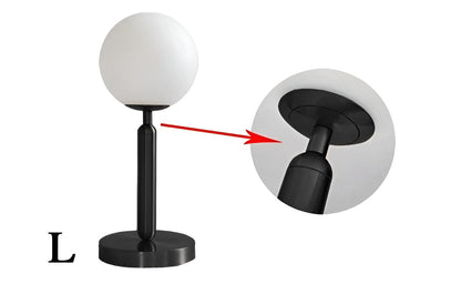 Veska | SphereShine Luxe Bordslampa av Glas & Mässing – Elegans och LED