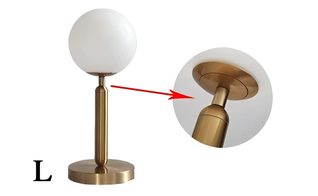 Veska | SphereShine Luxe Bordslampa av Glas & Mässing – Elegans och LED