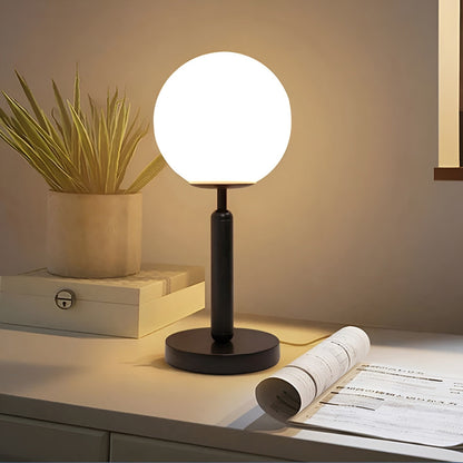 Veska | SphereShine Luxe Bordslampa av Glas & Mässing – Elegans och LED Svart