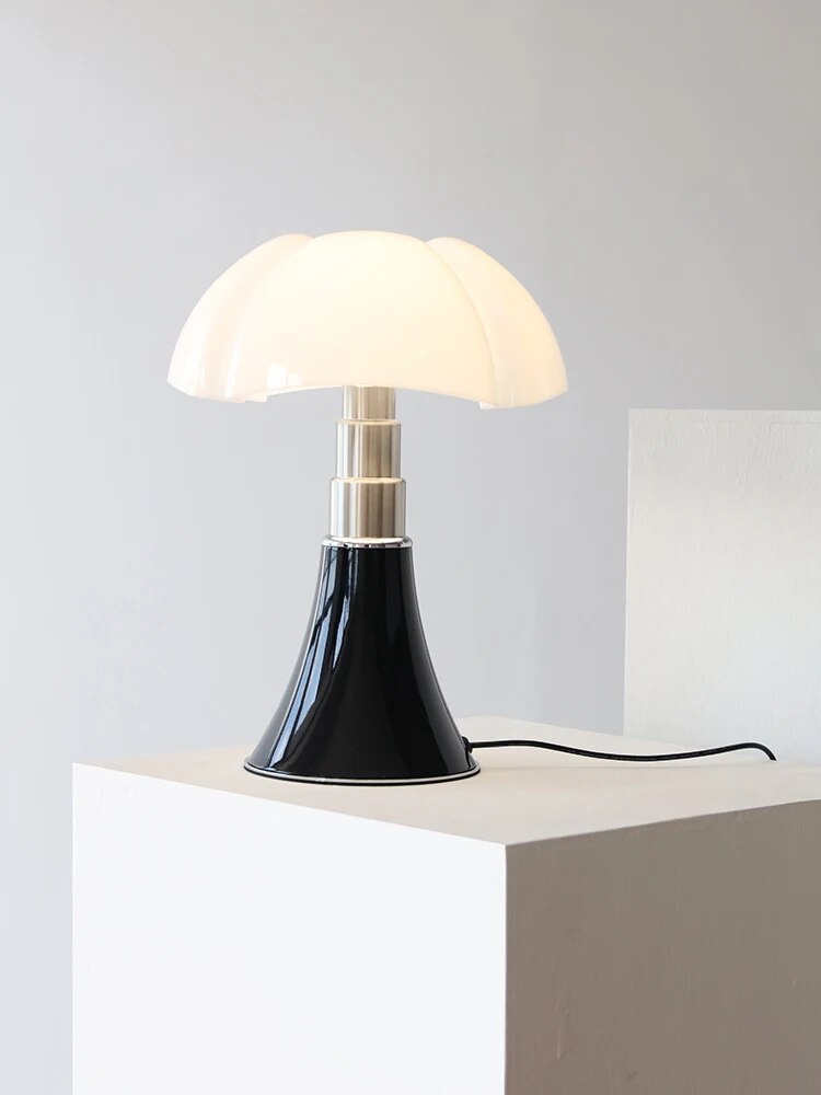 Veska | Stilig Blomsterbordslampa – Fleur