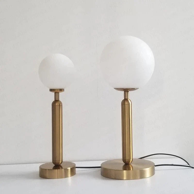 Veska | Stilig mässing & glas LED bordslampa – GlowSphere