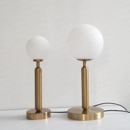 Veska | Stilig mässing & glas LED bordslampa – GlowSphere