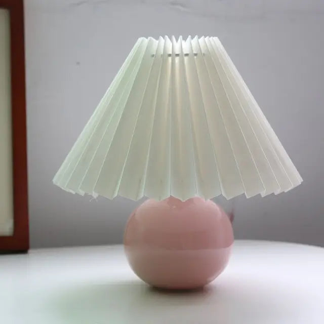 Veska | Tidlös Lumiere Vintage Bordslampa - Klassisk Design för Alla Utrymmen Rosa och vit