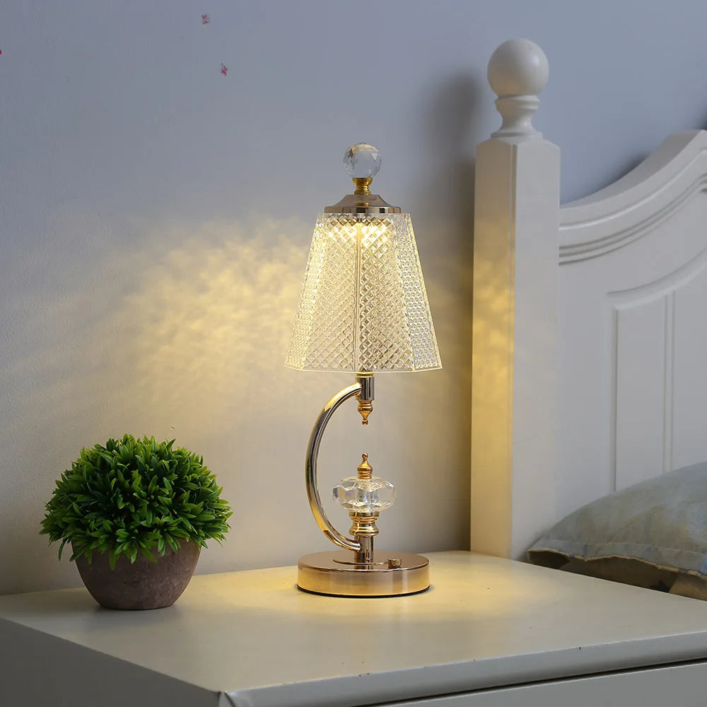 Veska | Vintage Crystal Table Lamp - Elegant Vintage Crystal Table Lamp för en Charmig Atmosfär