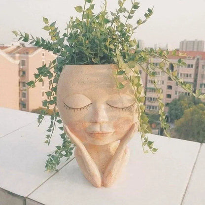VeskaushVeskaoom Elegant Resin Plant Pot with Artistic Face Details | Veska