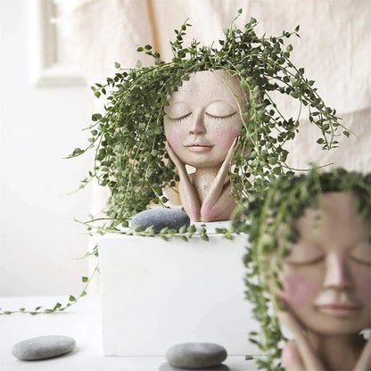 VeskaushVeskaoom Elegant Resin Plant Pot with Artistic Face Details | Veska