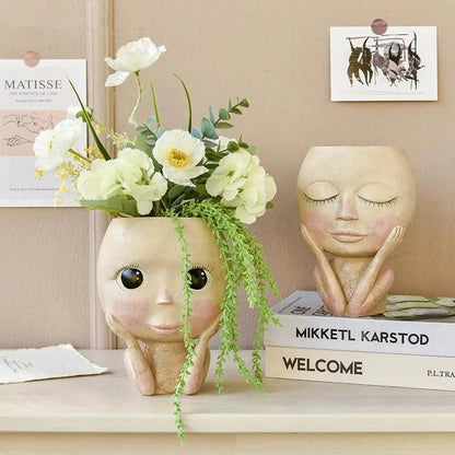 VeskaushVeskaoom Elegant Resin Plant Pot with Artistic Face Details | Veska