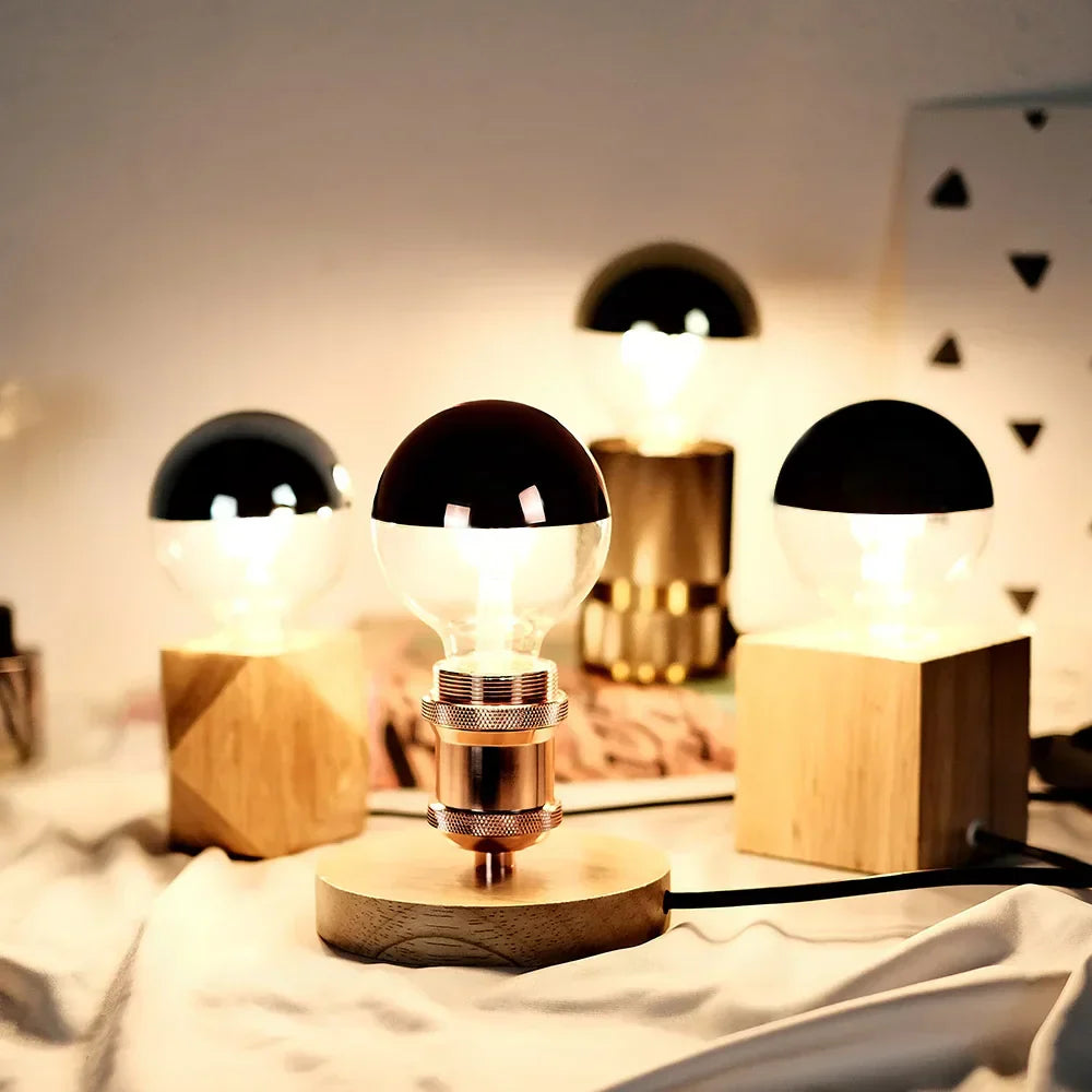 Vintage LED-lampa – Retro bordslampa med träbas | Veska