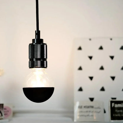 Vintage LED-lampa – Retro bordslampa med träbas | Veska
