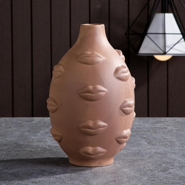 VisageLuxe Keramiska designvaser och Veskaomkrukor med skulpturell elegans | Veska Terra Kiss Vas