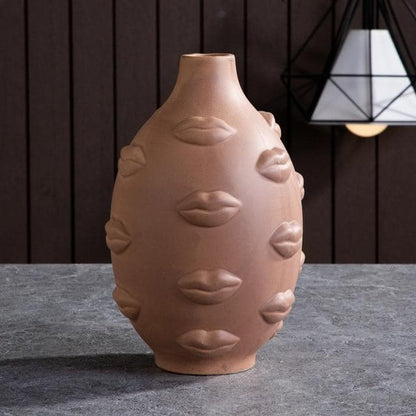 VisageLuxe Keramiska designvaser och Veskaomkrukor med skulpturell elegans | Veska Terra Kiss Vas